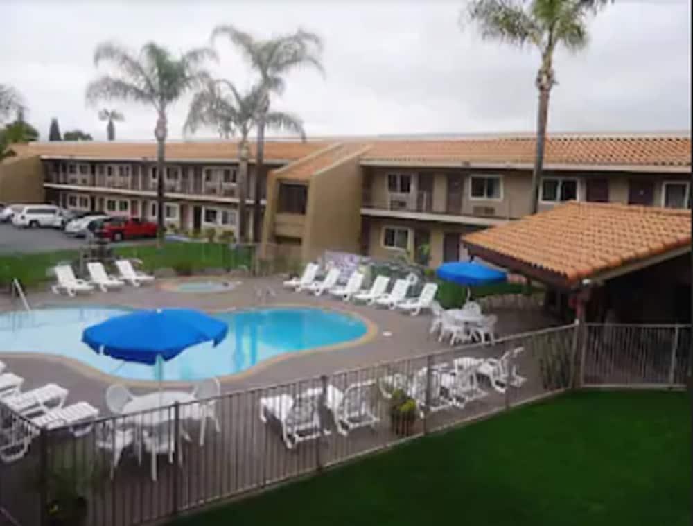 Travelodge By Wyndham Hemet Ca מראה חיצוני תמונה
