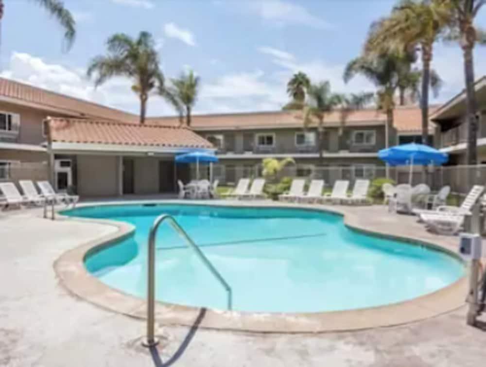 Travelodge By Wyndham Hemet Ca מראה חיצוני תמונה