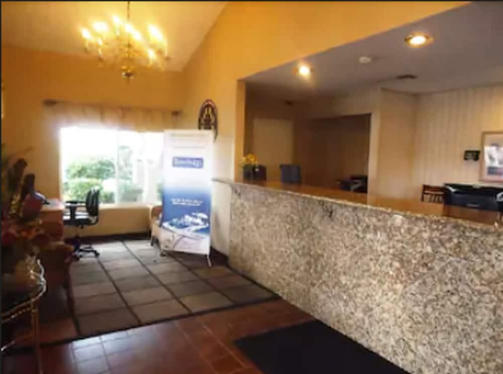 Travelodge By Wyndham Hemet Ca מראה פנימי תמונה