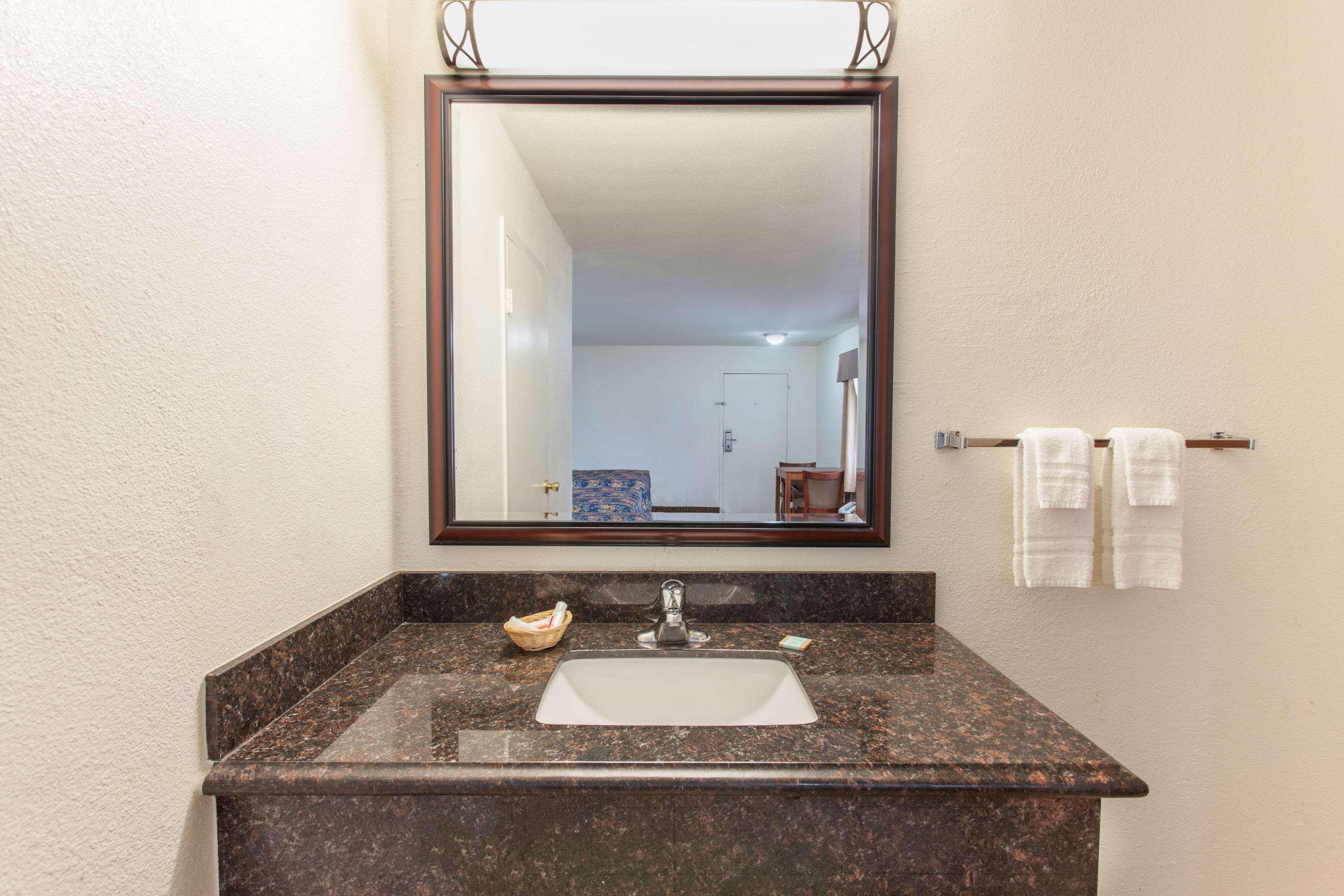 Travelodge By Wyndham Hemet Ca מראה חיצוני תמונה