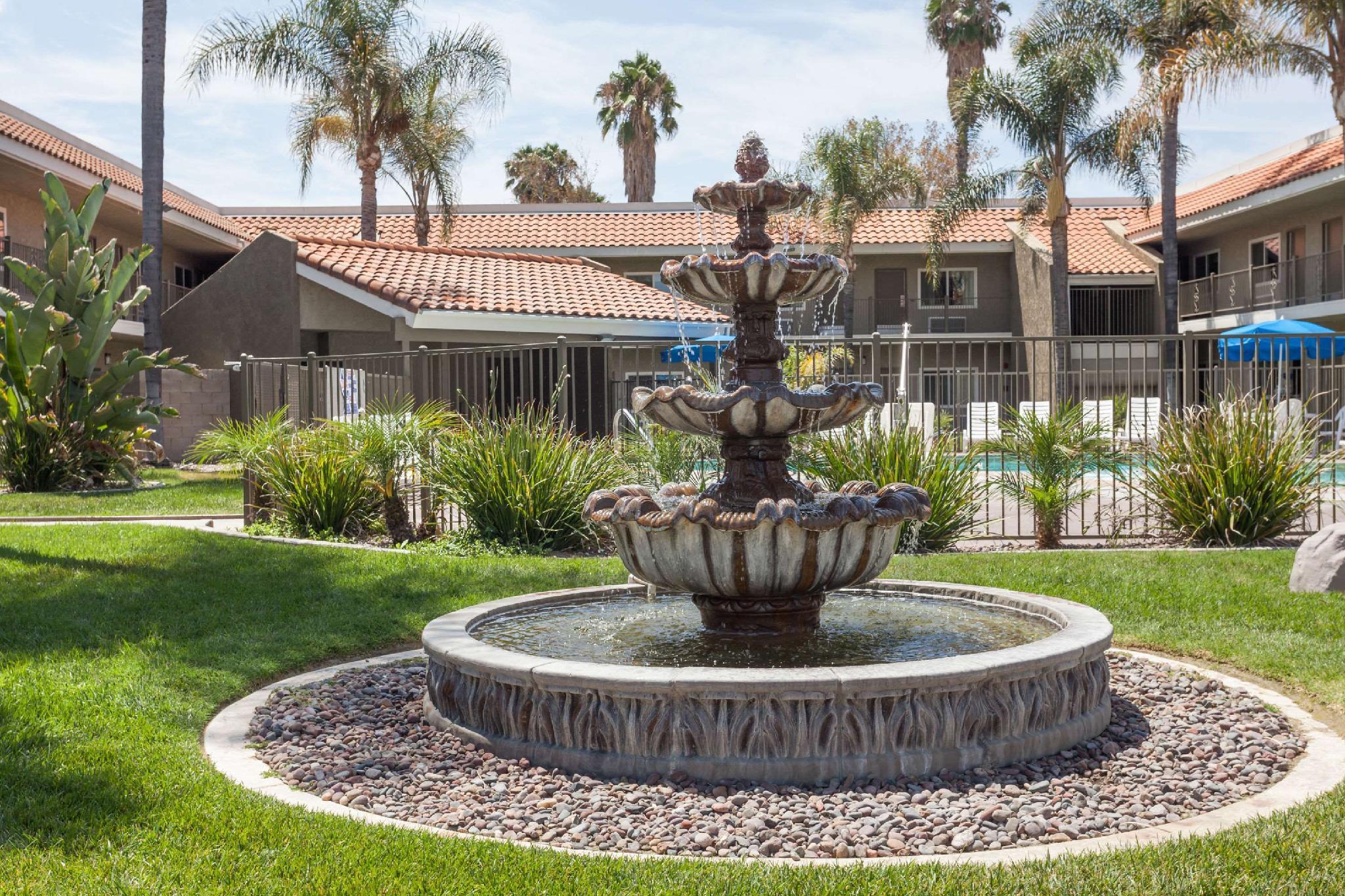 Travelodge By Wyndham Hemet Ca מראה חיצוני תמונה